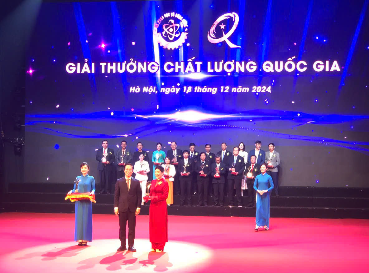 Nhận giải thưởng Chất lượng Quốc gia