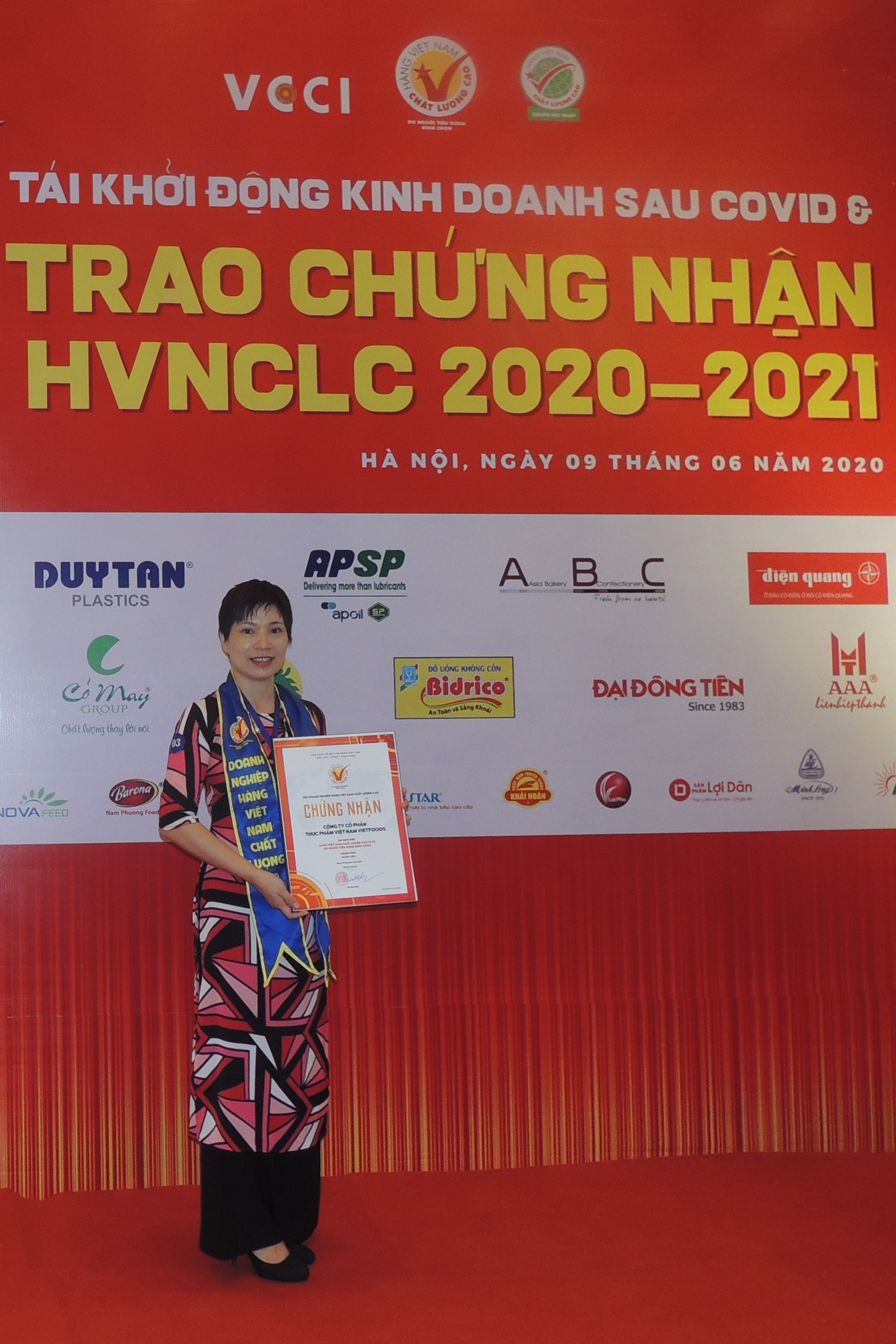 C&ocirc;ng ty CPTP Việt Nam đ&oacute;n nhận danh hiệu HVNCLC 2020 - 2021