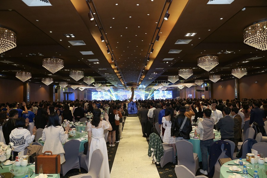 Tiệc Cuối Năm