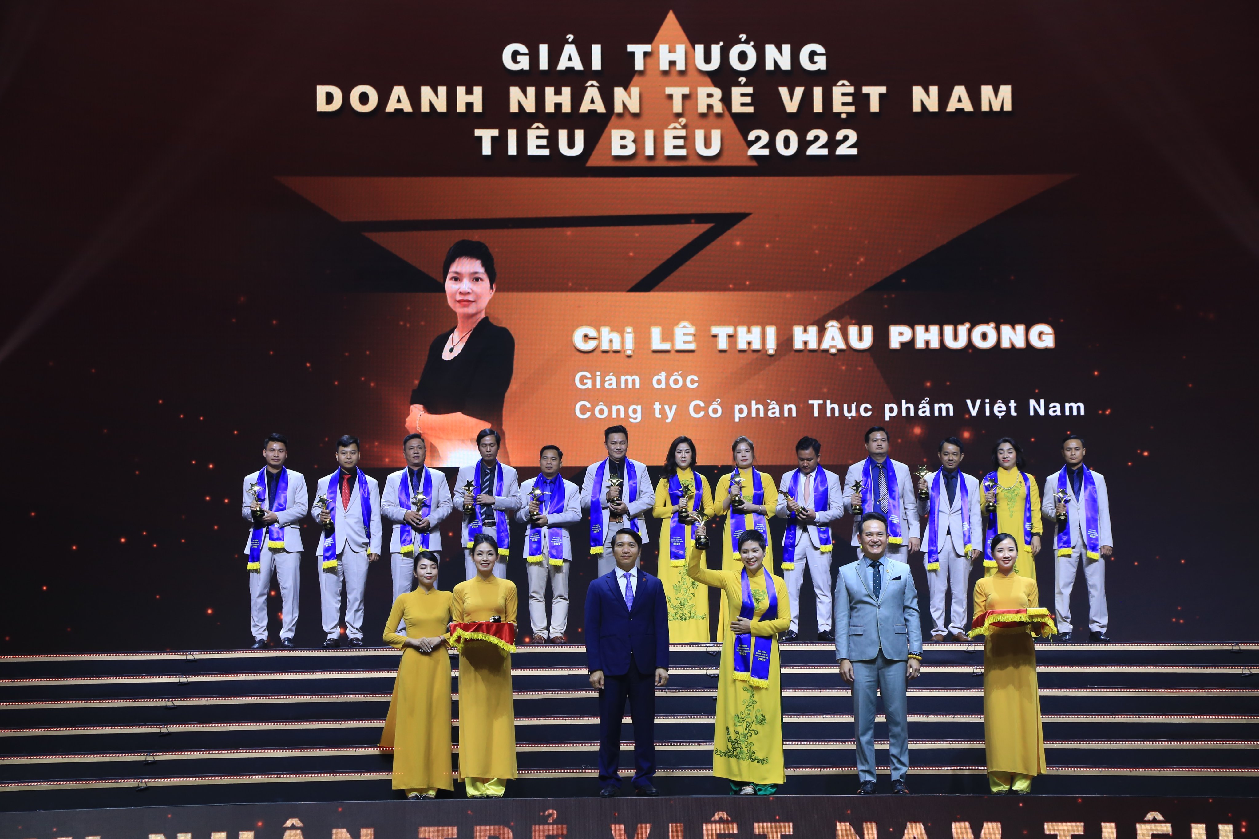 Sao đỏ 2022